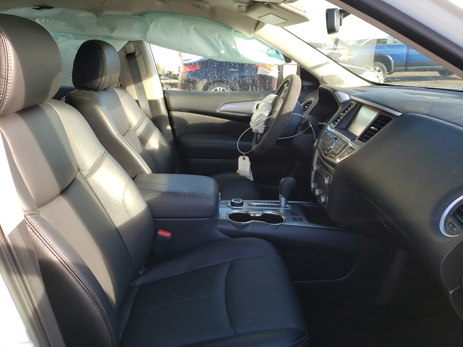 Photo 5 from auction – 2018 NISSAN PATHFINDER with VIN 5N1DR2MM8JC676756