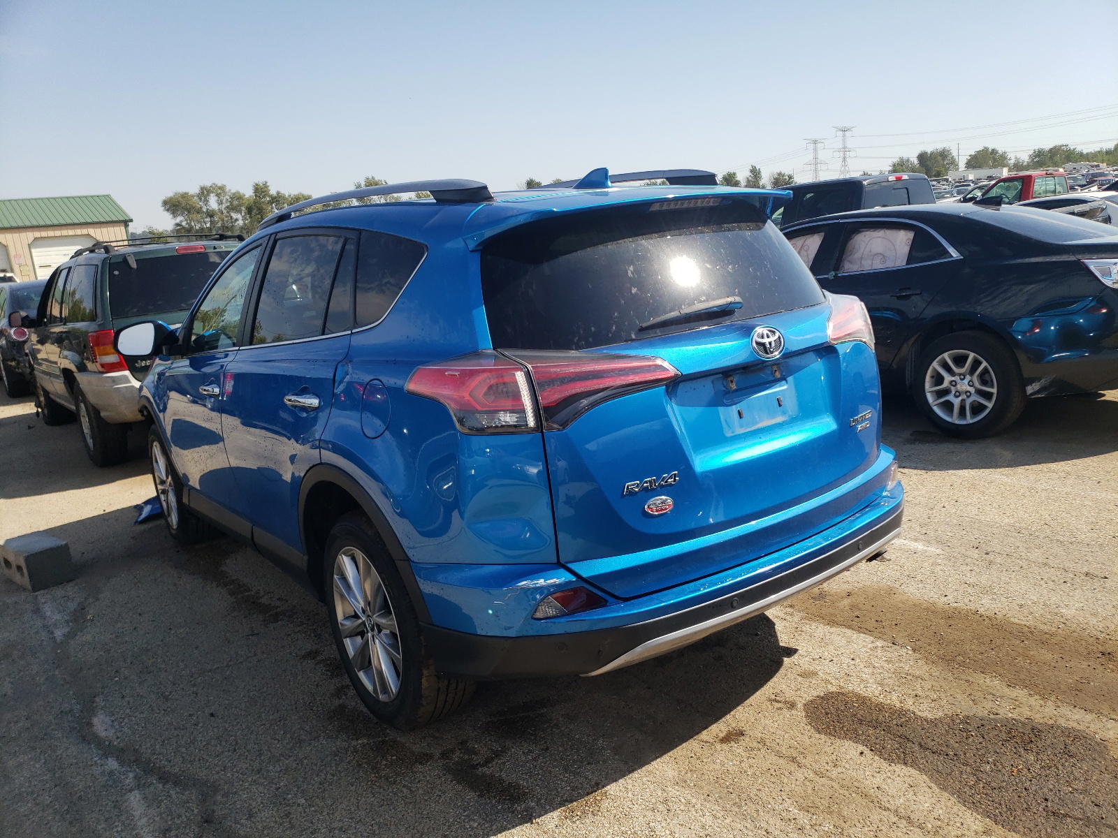 Photo 3 from auction – 2017 TOYOTA RAV4 LIMIT with VIN 2T3DFREV0HW544949