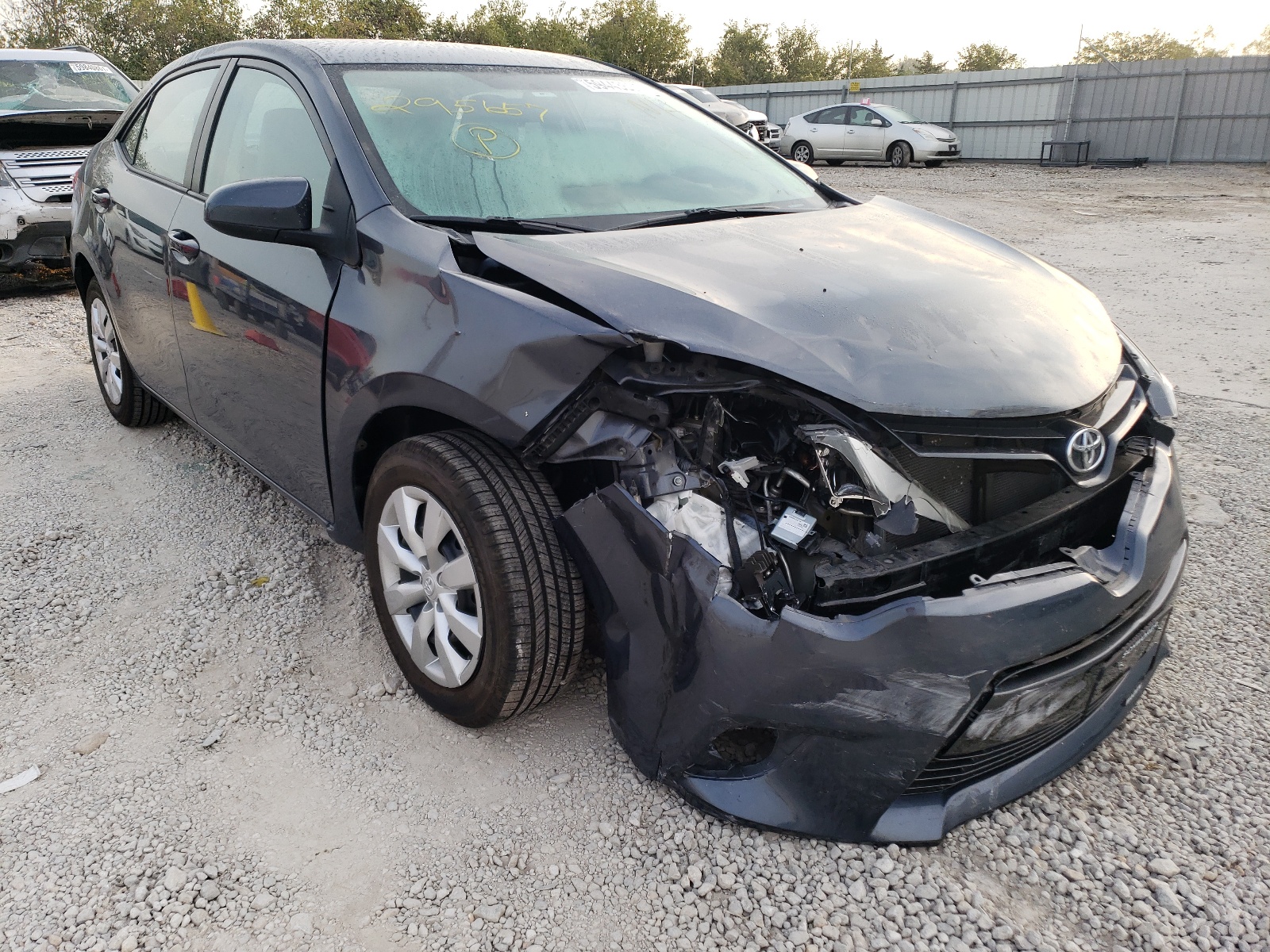 Zdjęcie 1 z aukcji – 2015 TOYOTA COROLLA L z VIN 5YFBURHE1FP295657