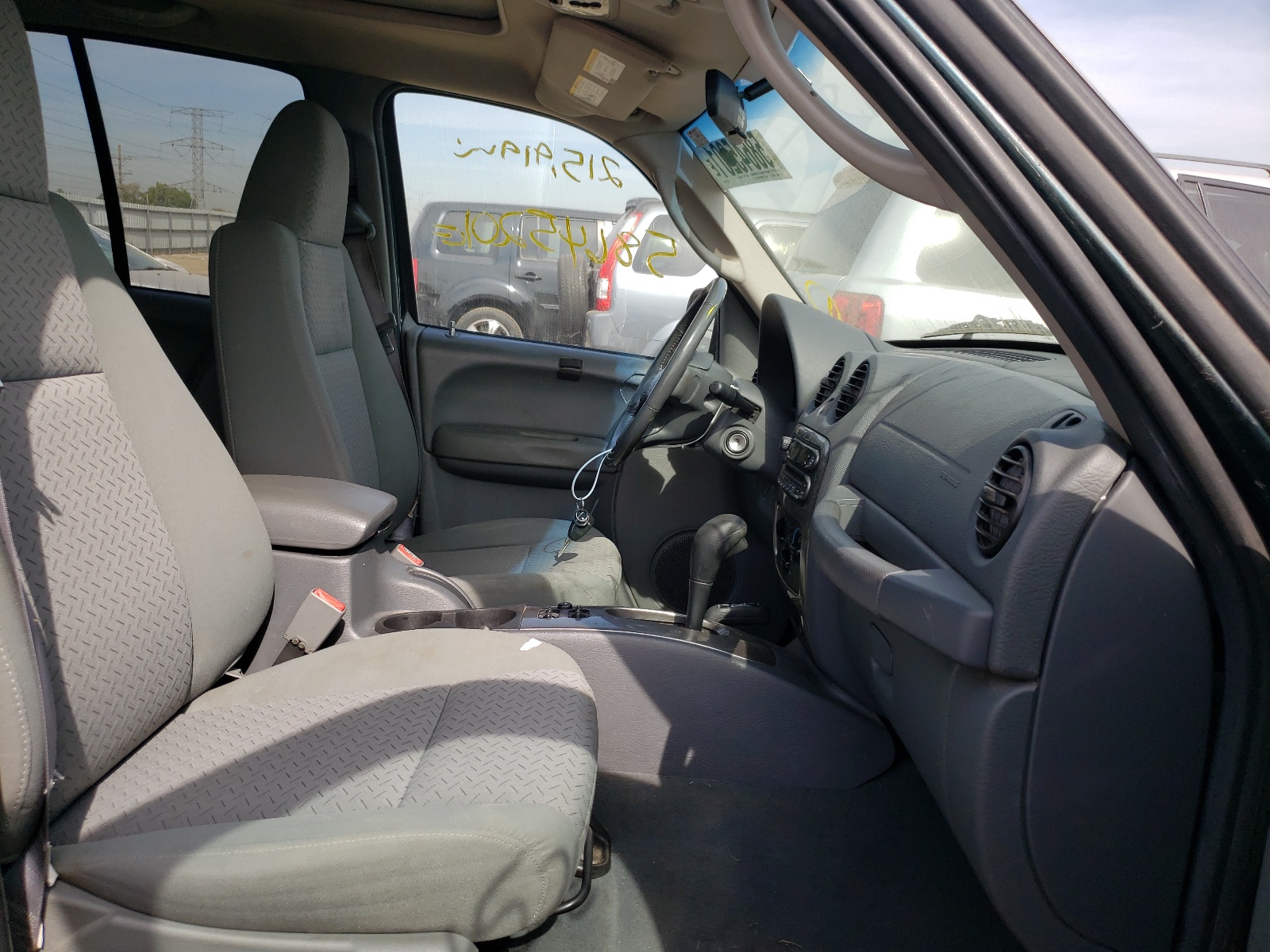 Photo 5 from auction – 2005 JEEP LIBERTY RE with VIN 1J4GL38K95W726919