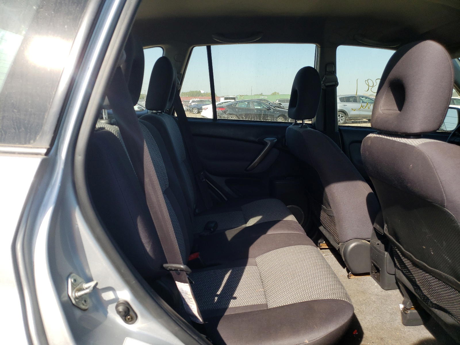 Photo 6 from auction – 2004 TOYOTA RAV4 with VIN JTEGD20V640001617