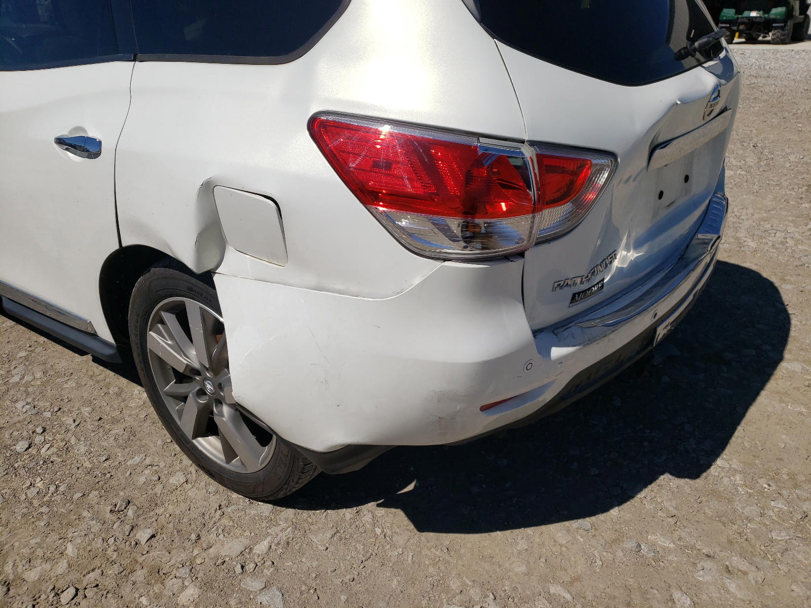 Photo 9 from auction – 2014 NISSAN PATHFINDER with VIN 5N1AR2MM6EC714929