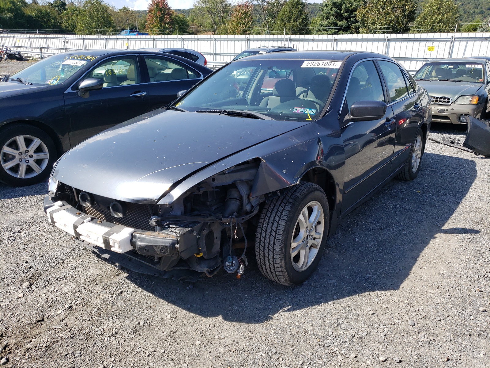 Photo 2 from auction – 2006 HONDA ACCORD with VIN JHMCM567X6C007370