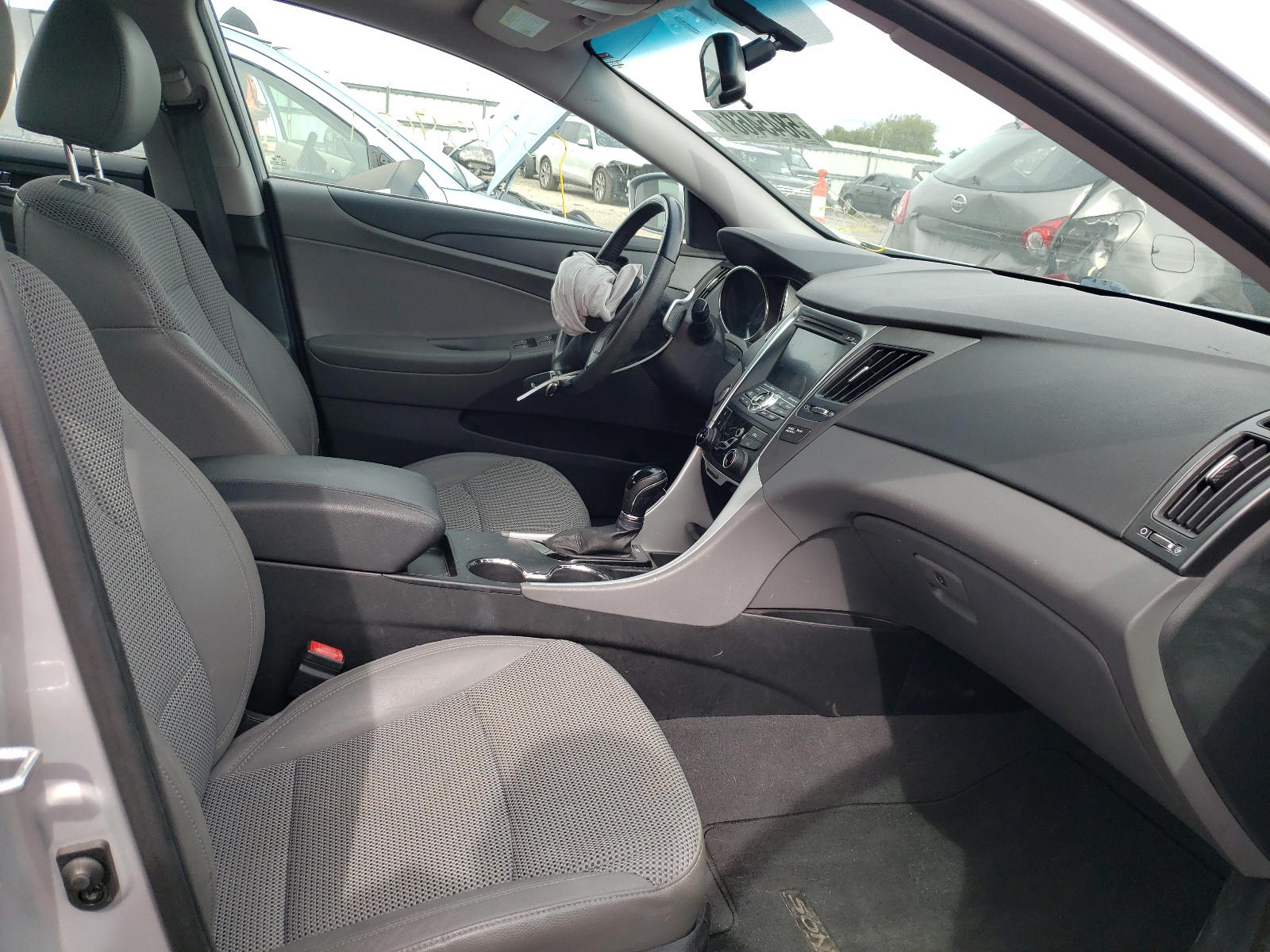 Photo 5 from auction – 2012 HYUNDAI SONATA SE with VIN 5NPEC4AC9CH428976