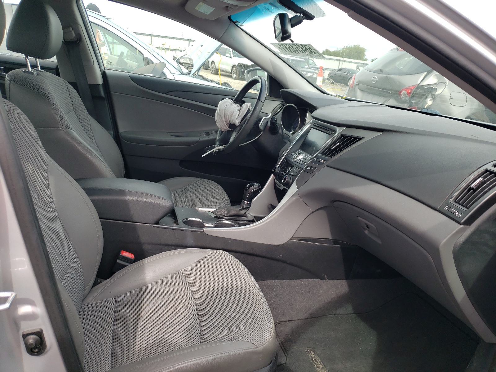 Фото 5 с аукциона – 2012 HYUNDAI SONATA SE с VIN 5NPEC4AC9CH428976