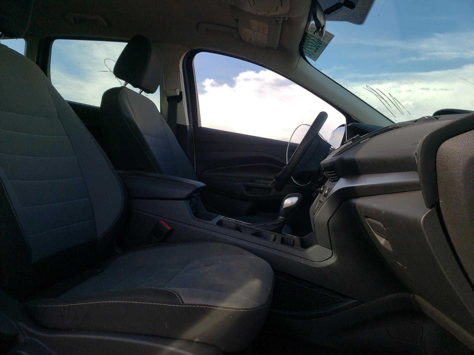 Photo 5 from auction – 2017 FORD ESCAPE S with VIN 1FMCU0F72HUE95520