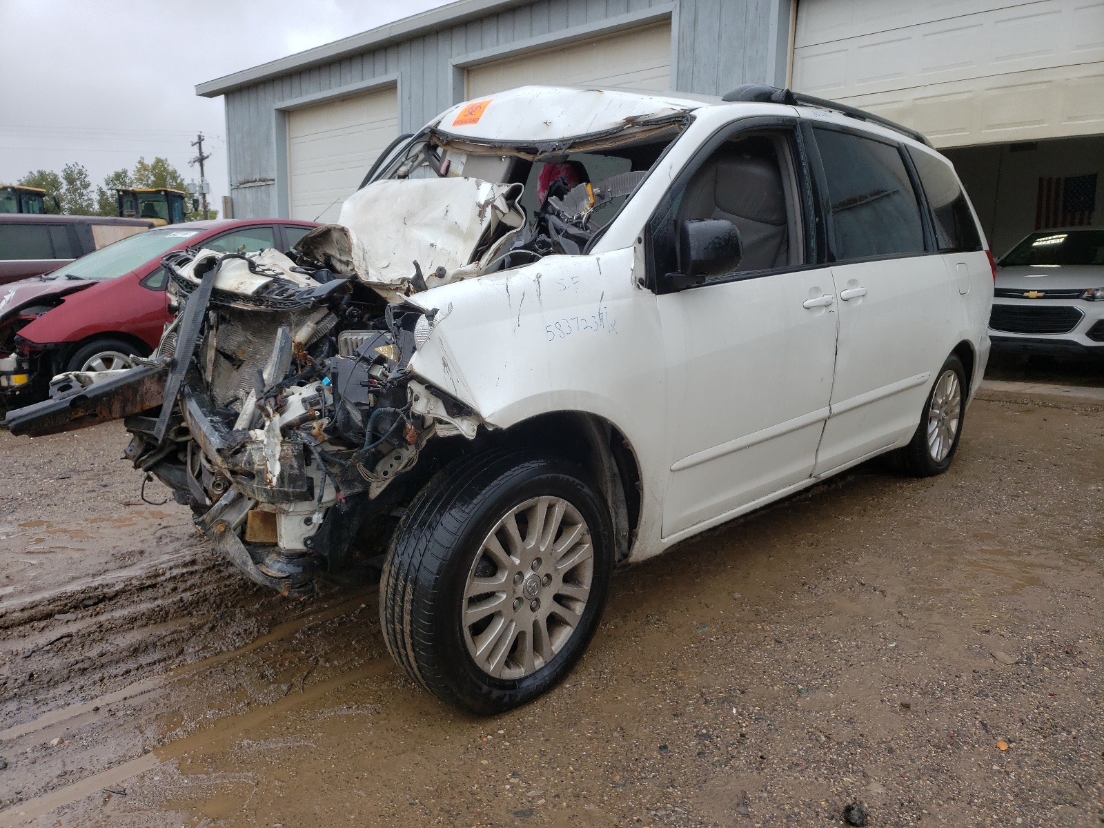 Photo 2 from auction – 2010 TOYOTA SIENNA XLE with VIN 5TDYK4CC6AS307312