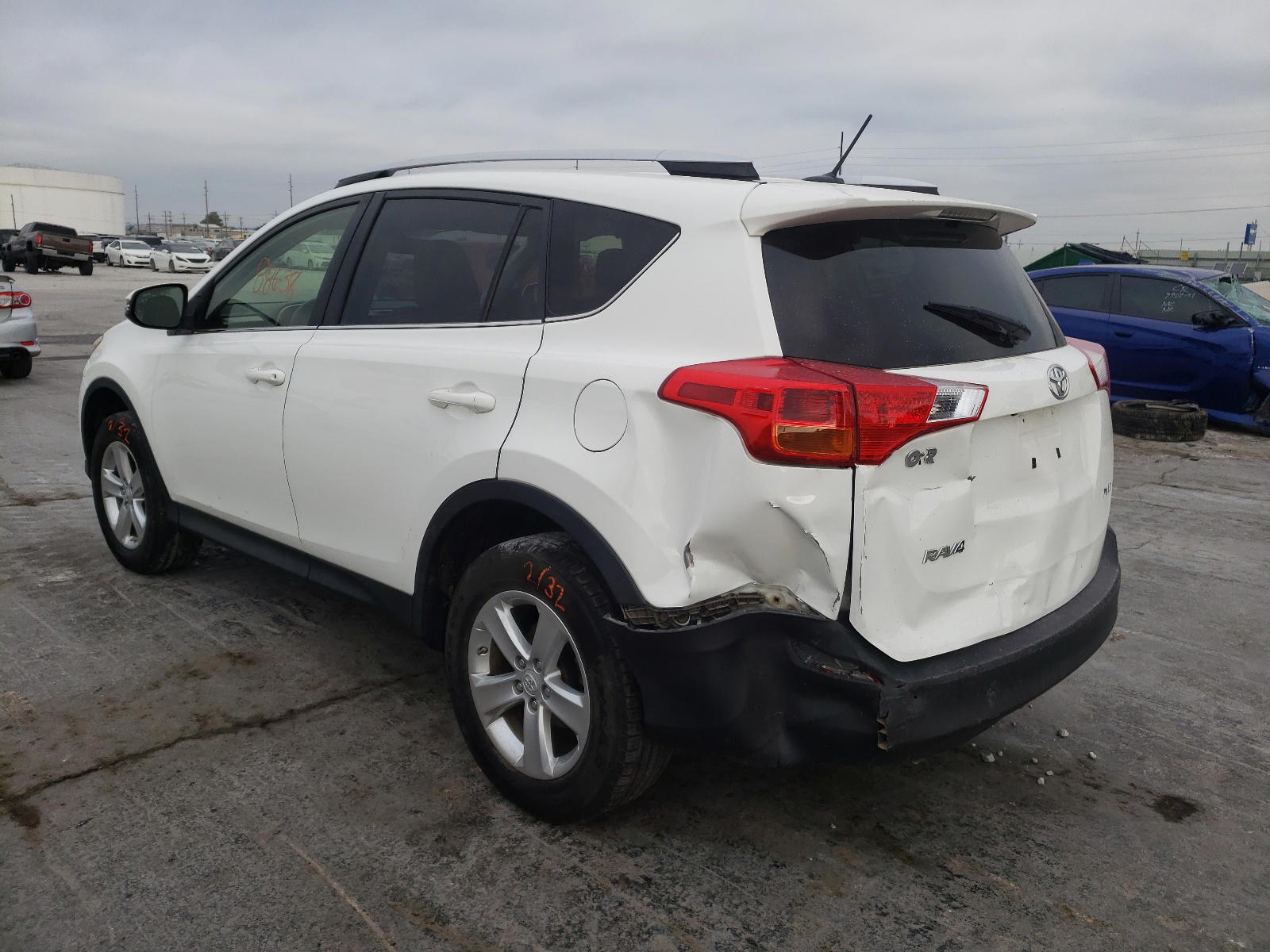 Photo 3 from auction – 2014 TOYOTA RAV4 XLE with VIN JTMWFREV0EJ007324