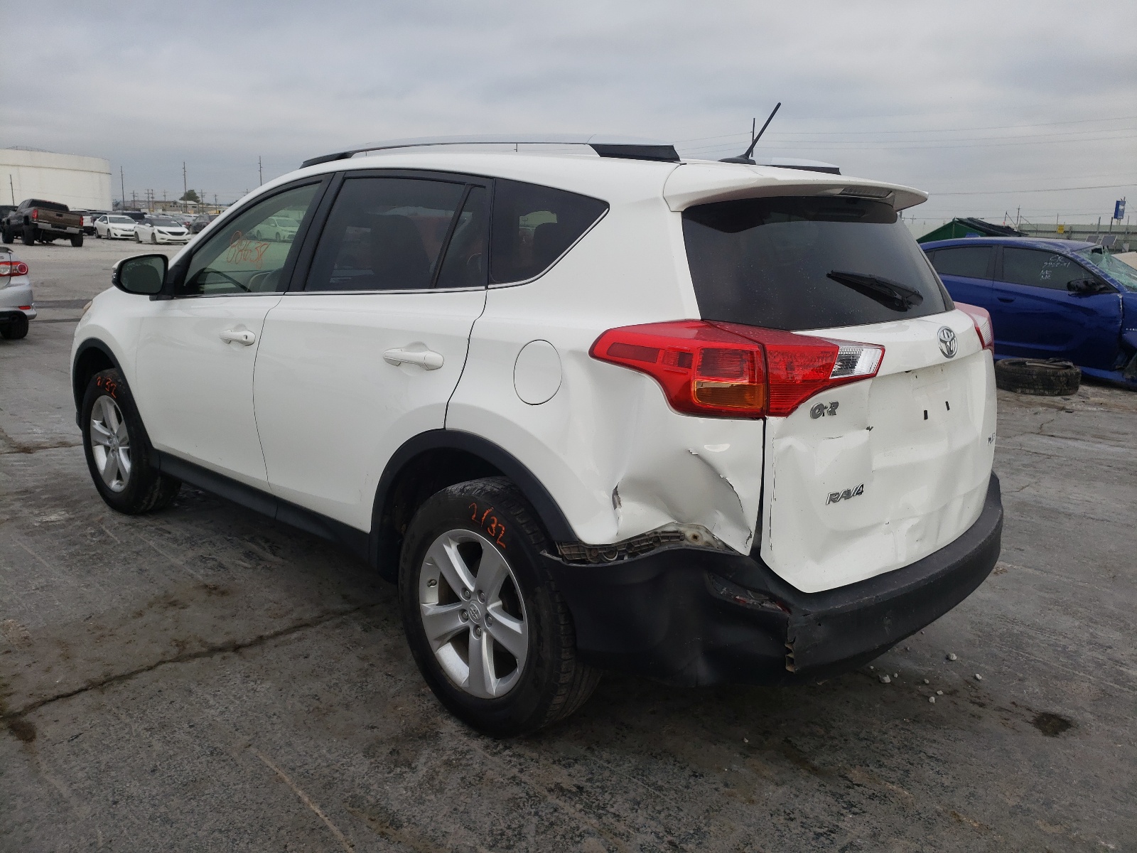 Zdjęcie 3 z aukcji – 2014 TOYOTA RAV4 XLE z VIN JTMWFREV0EJ007324