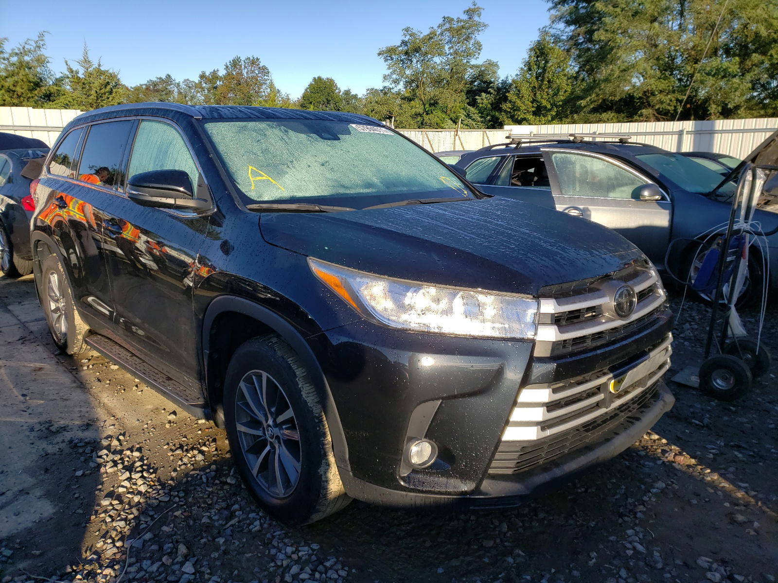 TOYOTA HIGHLANDER 2018 with VIN 5TDJZRFH2JS907049 - Photo from auction