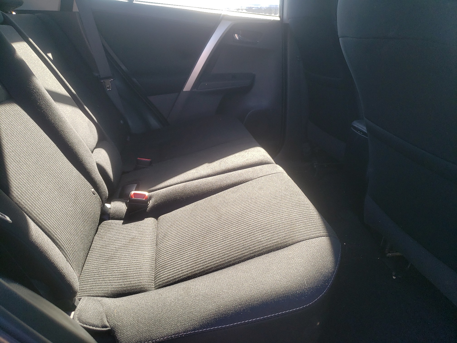Photo 6 from auction – 2015 TOYOTA RAV4 XLE with VIN 2T3WFREV1FW173158