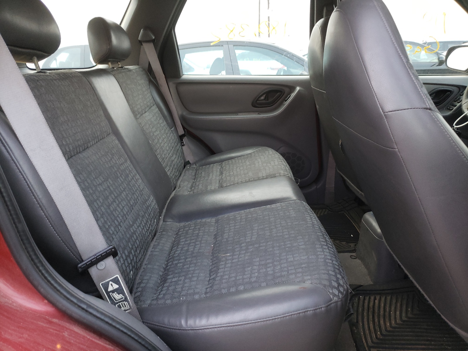 Photo 6 from auction – 2001 FORD ESCAPE XLS with VIN 1FMYU01B51KA47128