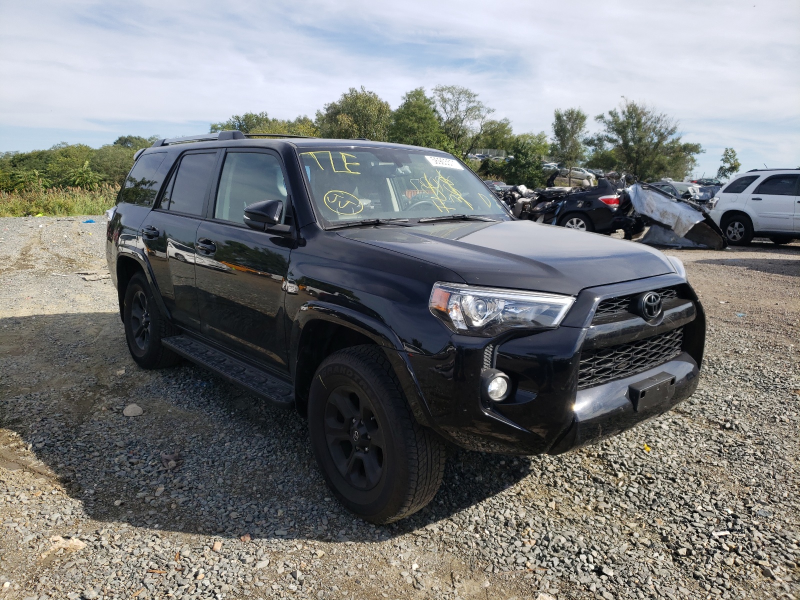 TOYOTA 4RUNNER SR 2019 with VIN JTEBU5JRXK5719037 - Photo from auction