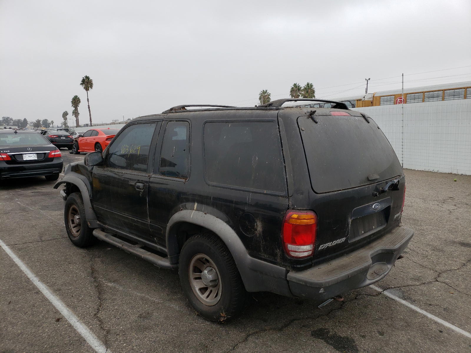 Photo 3 from auction – 1998 FORD EXPLORER with VIN 1FMYU22E0WUB88799