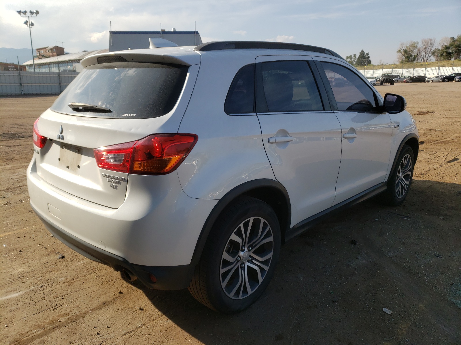 Photo 4 from auction – 2017 MITSUBISHI OUTLANDER with VIN JA4AR4AW2HZ027867