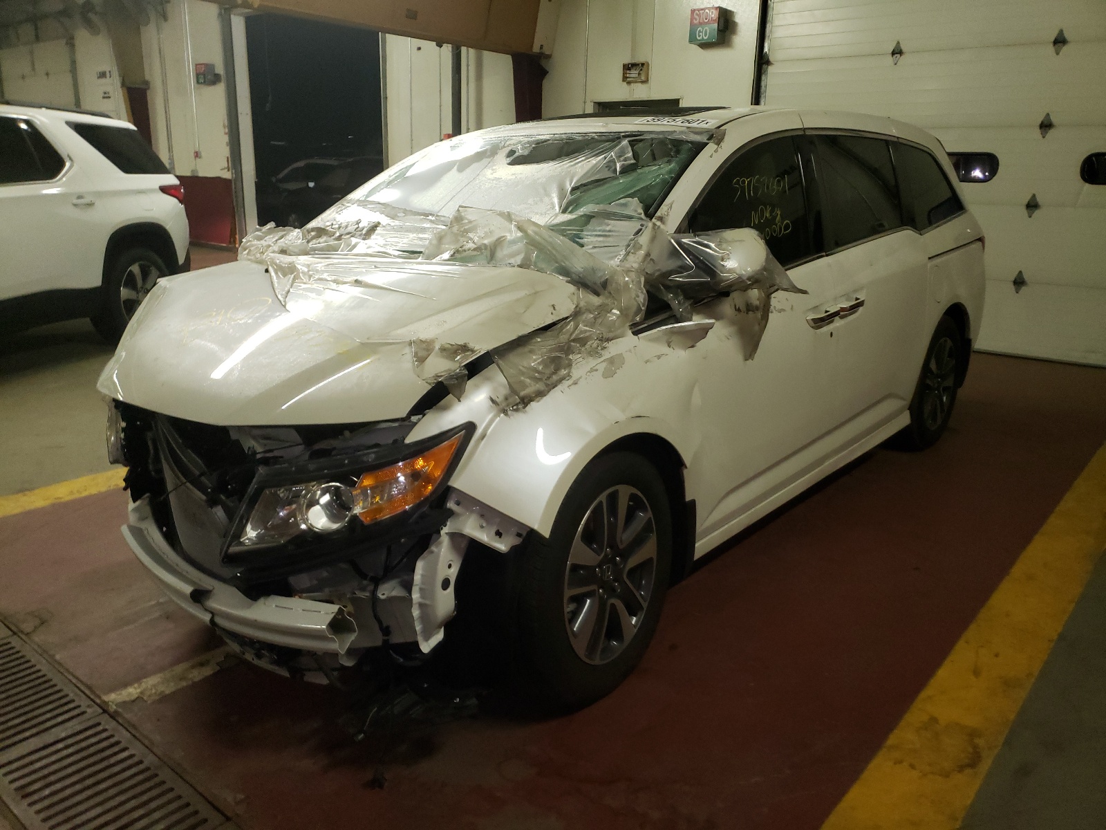 Photo 2 from auction – 2014 HONDA ODYSSEY TO with VIN 5FNRL5H90EB039128
