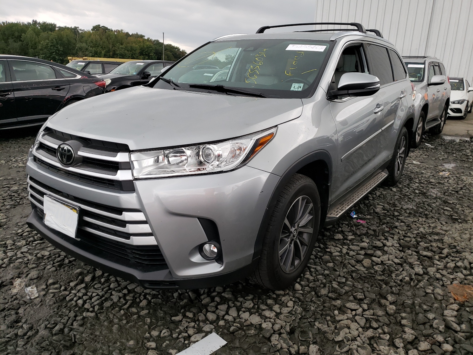 Photo 2 from auction – 2019 TOYOTA HIGHLANDER with VIN 5TDJZRFH2KS573588