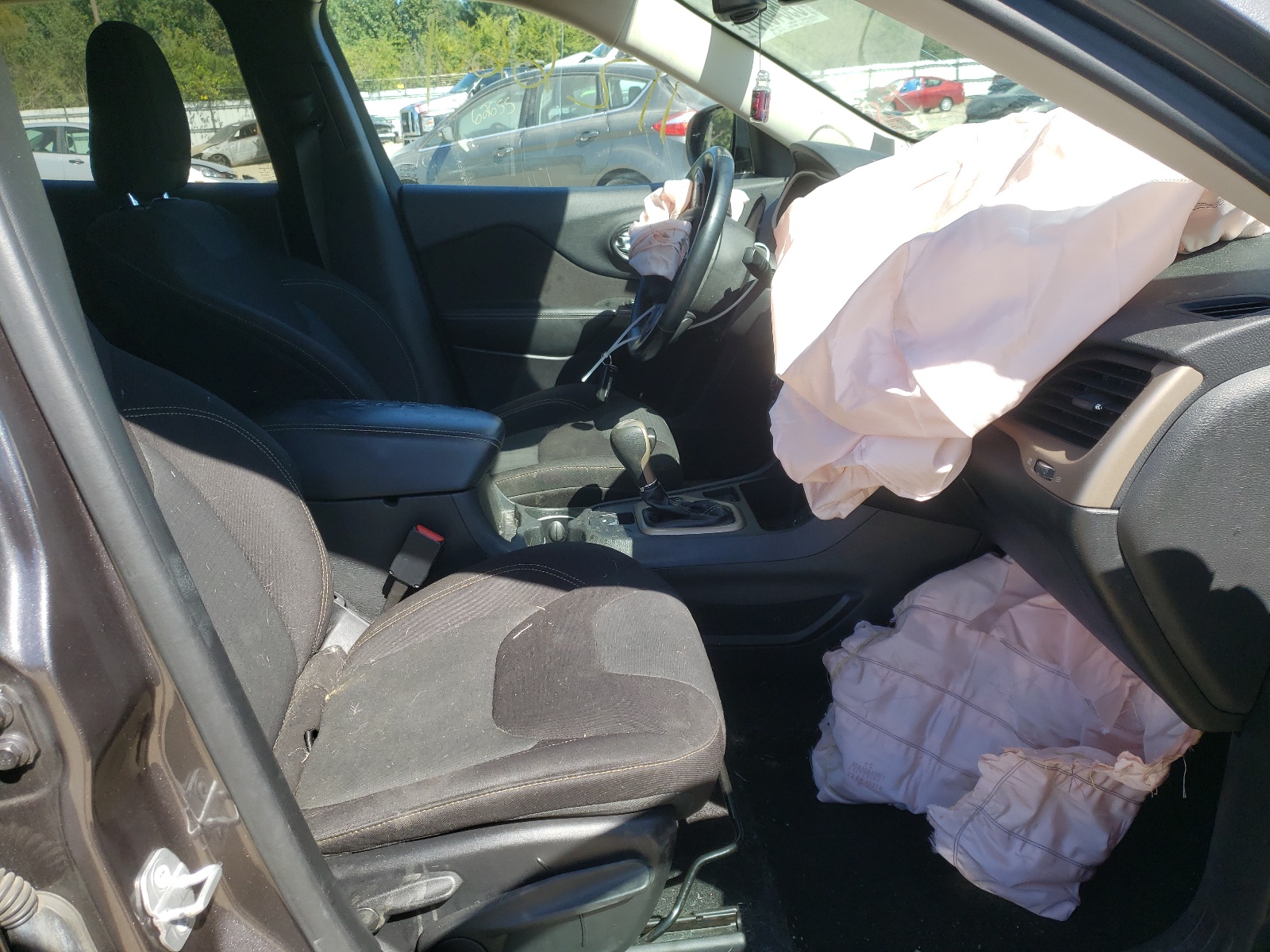 Photo 5 from auction – 2016 JEEP CHEROKEE L with VIN 1C4PJLCB0GW127543