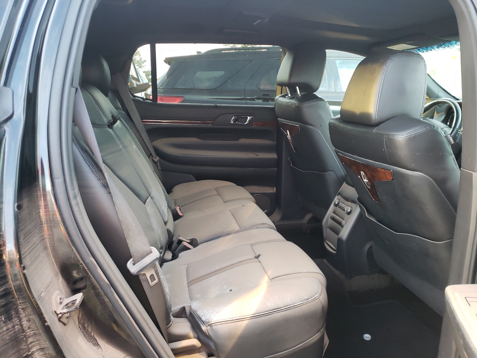 Photo 6 from auction – 2016 LINCOLN MKT with VIN 2LMHJ5NK0GBL00878