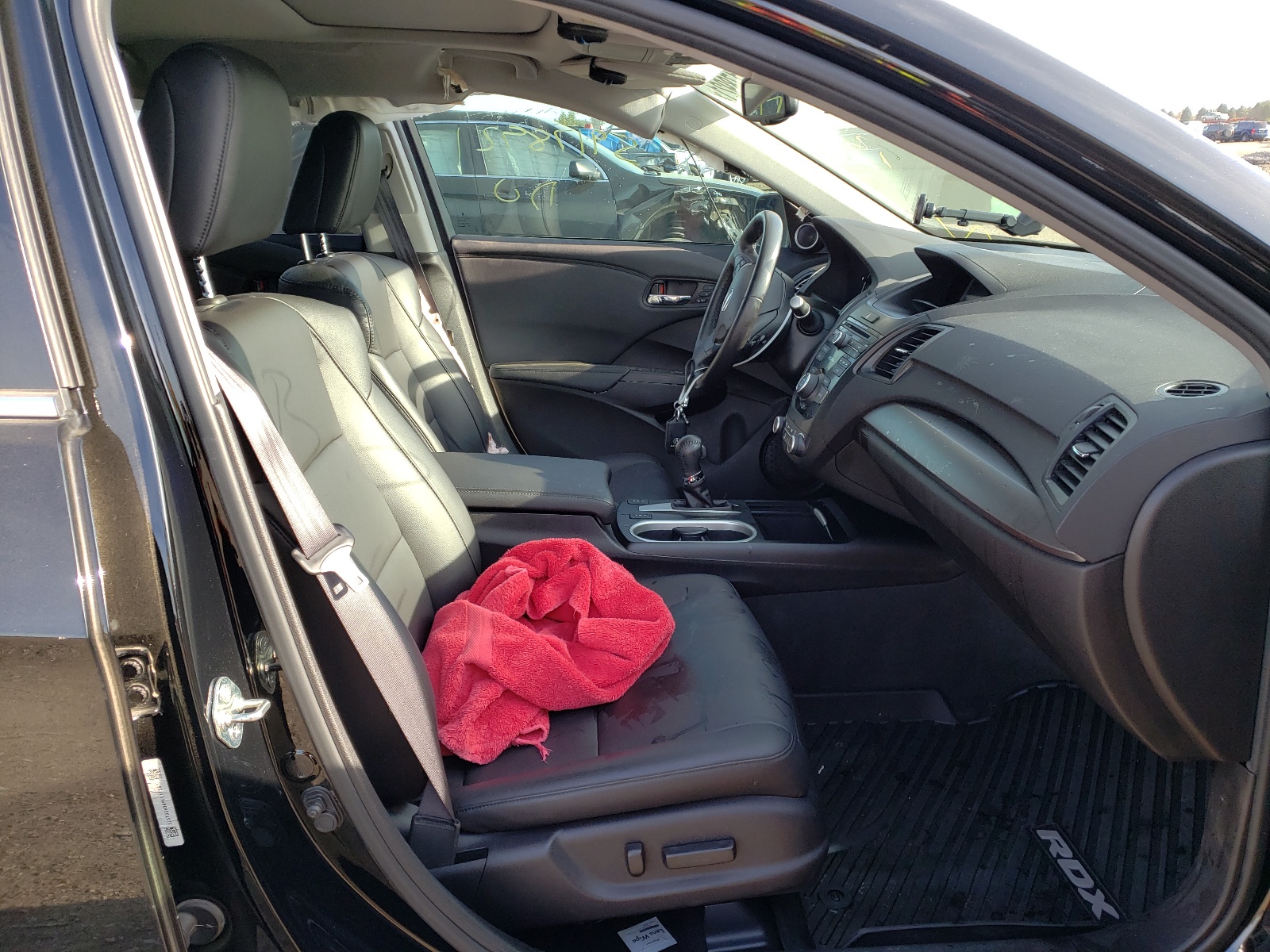 Photo 5 from auction – 2017 ACURA RDX with VIN 5J8TB3H38HL010567