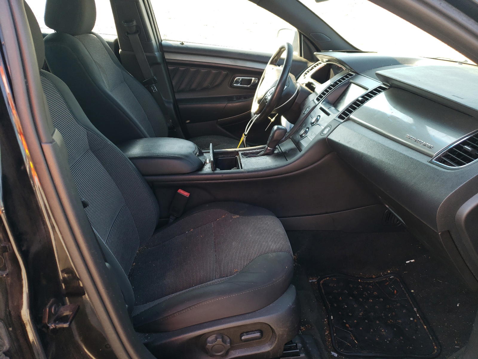 Photo 5 from auction – 2015 FORD TAURUS SEL with VIN 1FAHP2H86FG170485