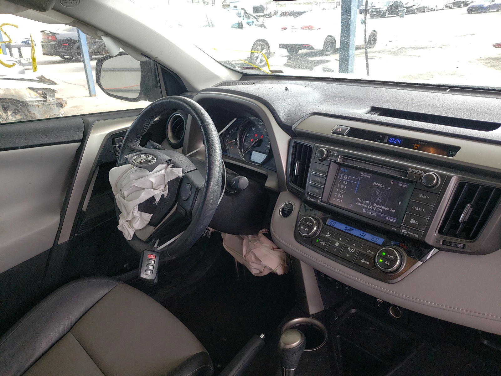 Photo 9 from auction – 2015 TOYOTA RAV4 LIMIT with VIN 2T3DFREV1FW258945