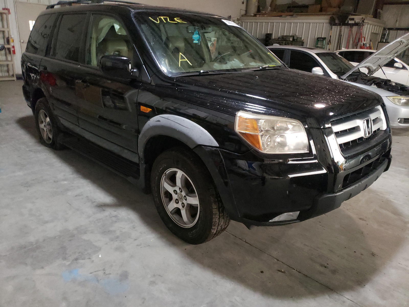 HONDA PILOT 2008 with VIN 5FNYF28538B011066 - Photo from auction