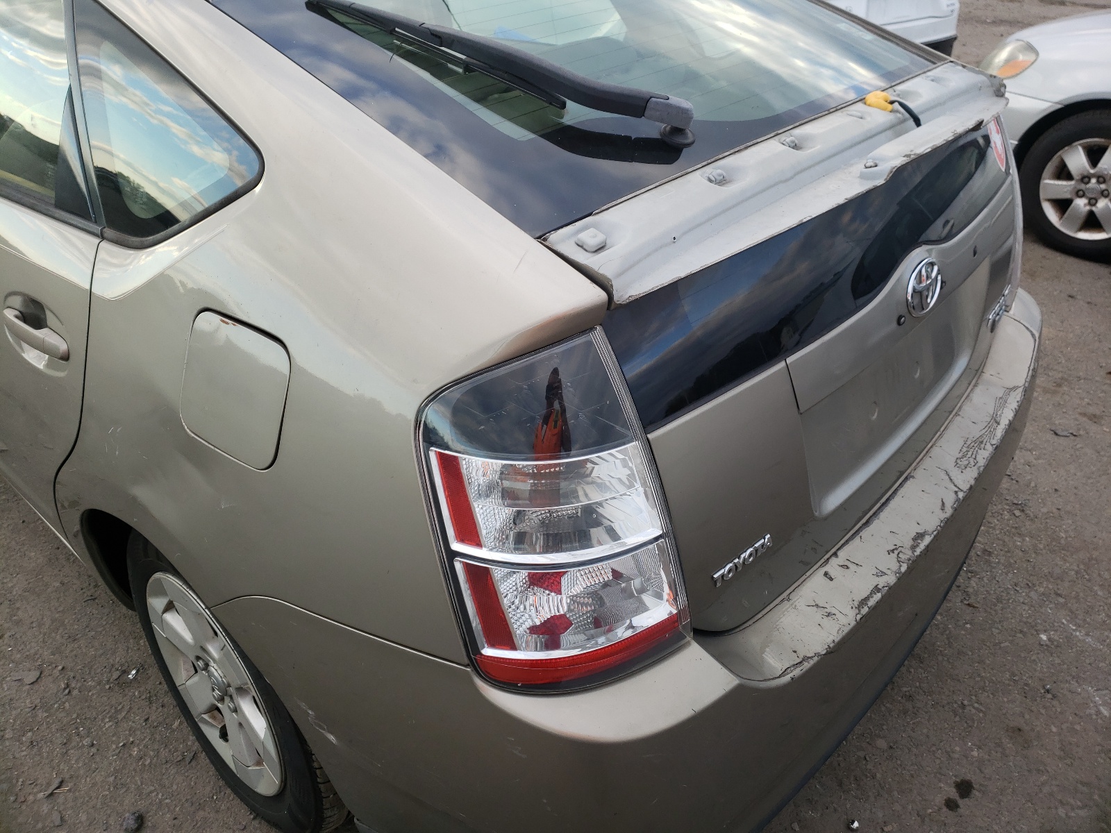 Photo 9 from auction – 2005 TOYOTA PRIUS with VIN JTDKB20U253073149