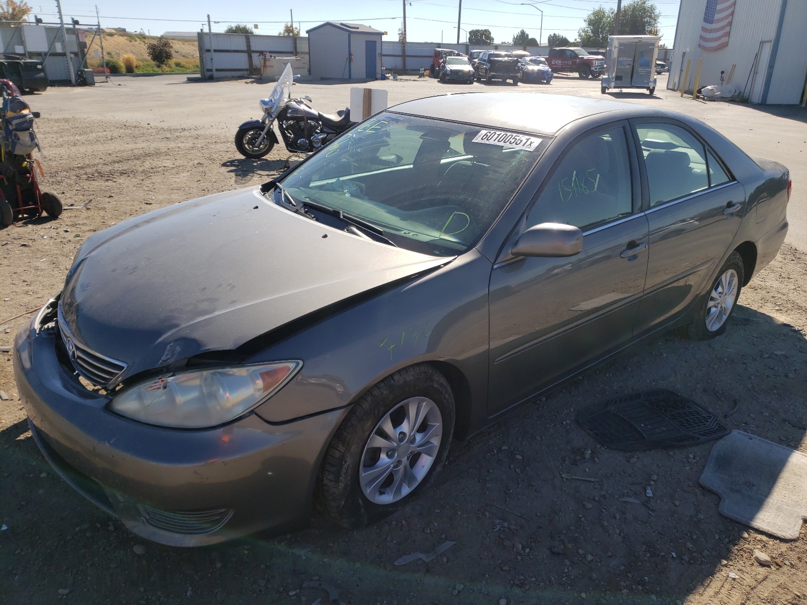 Photo 2 from auction – 2005 TOYOTA CAMRY LE with VIN 4T1BF30K05U612107
