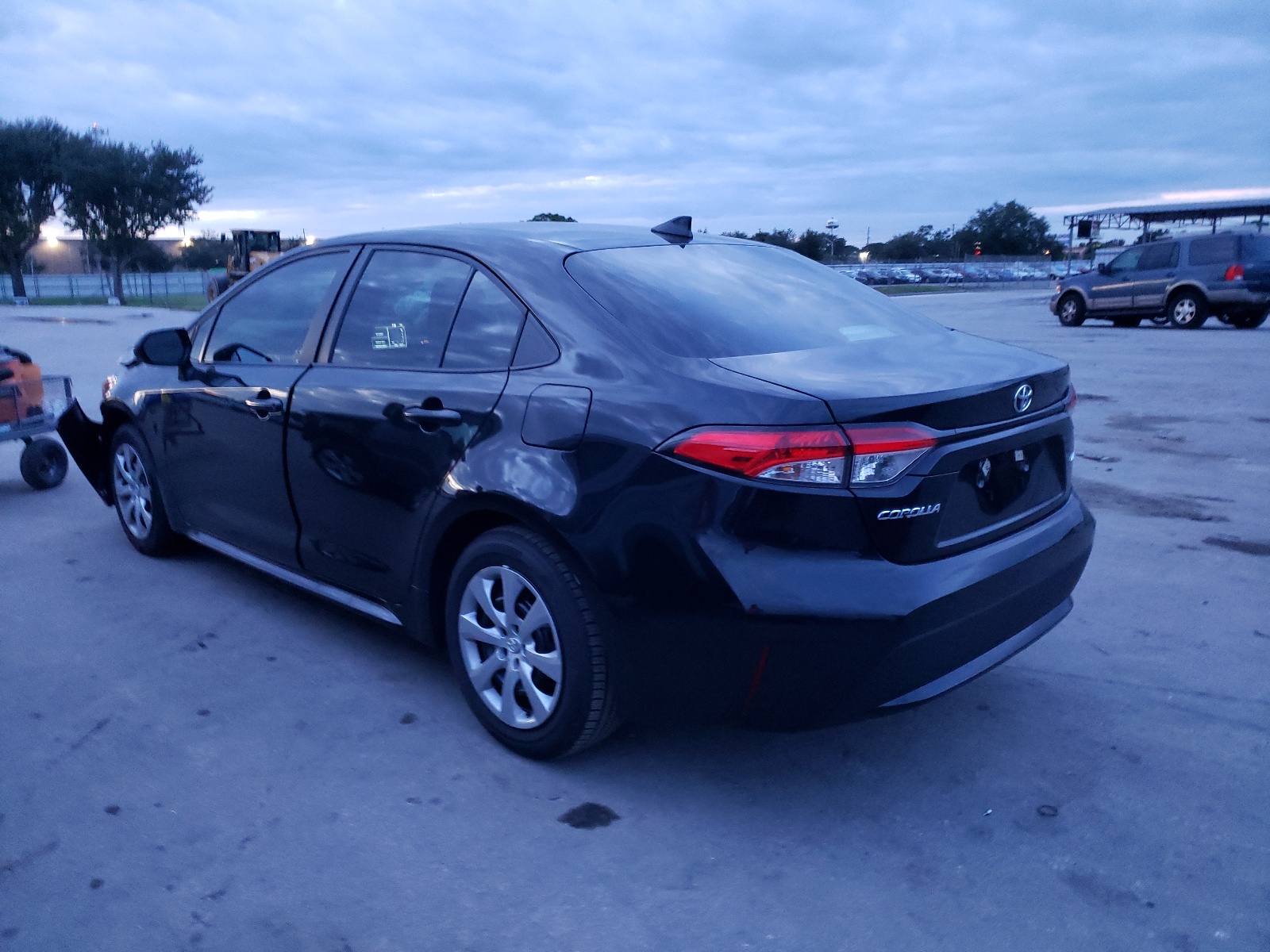 Photo 3 from auction – 2022 TOYOTA COROLLA LE with VIN 5YFEPMAE4NP279730