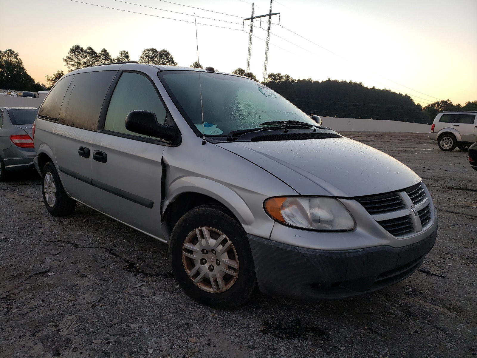 DODGE CARAVAN SE 2005 with VIN 1D4GP25RX5B395784 - Photo from auction
