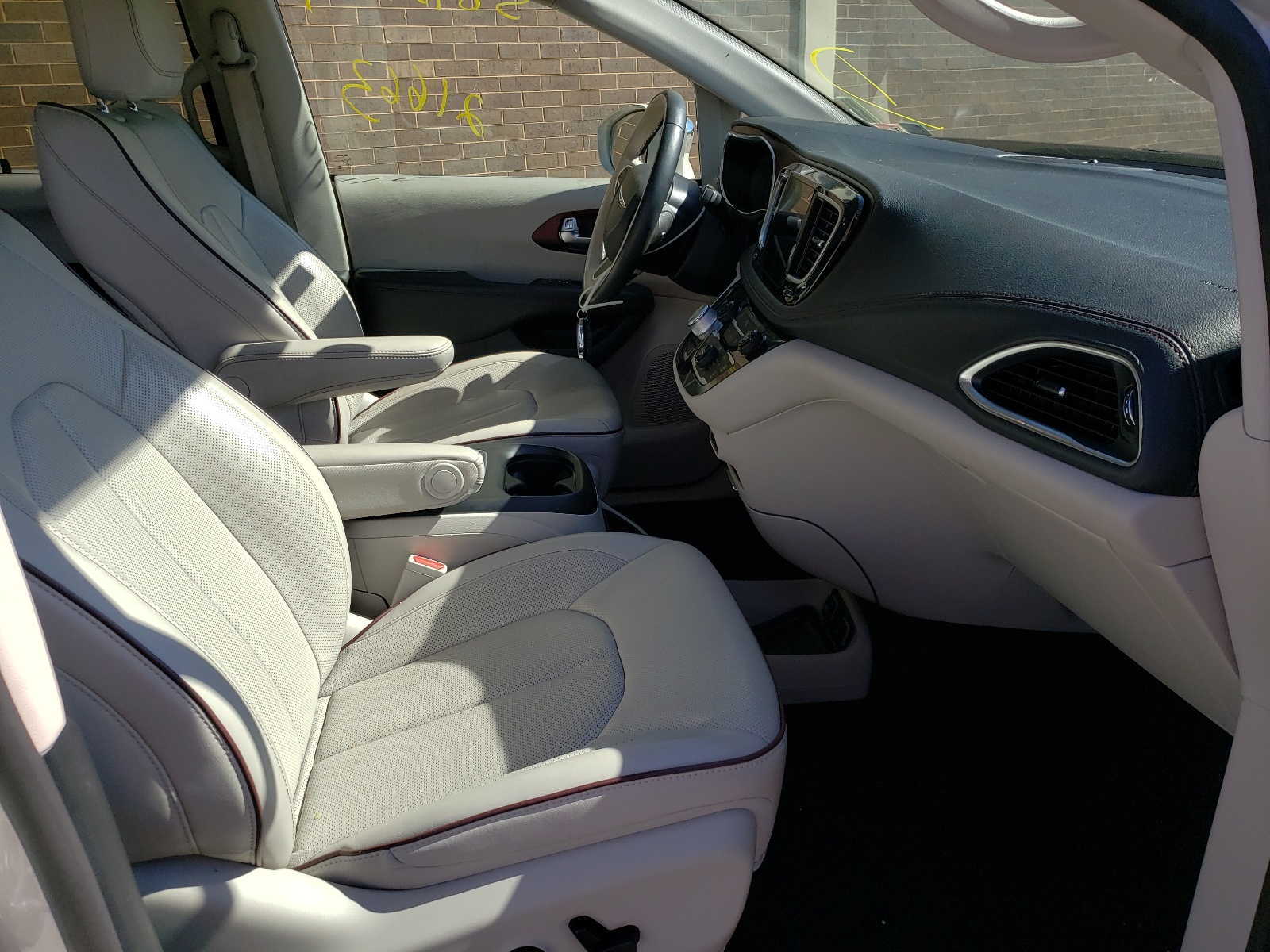 Zdjęcie 5 z aukcji – 2020 CHRYSLER PACIFICA L z VIN 2C4RC1GG1LR187105
