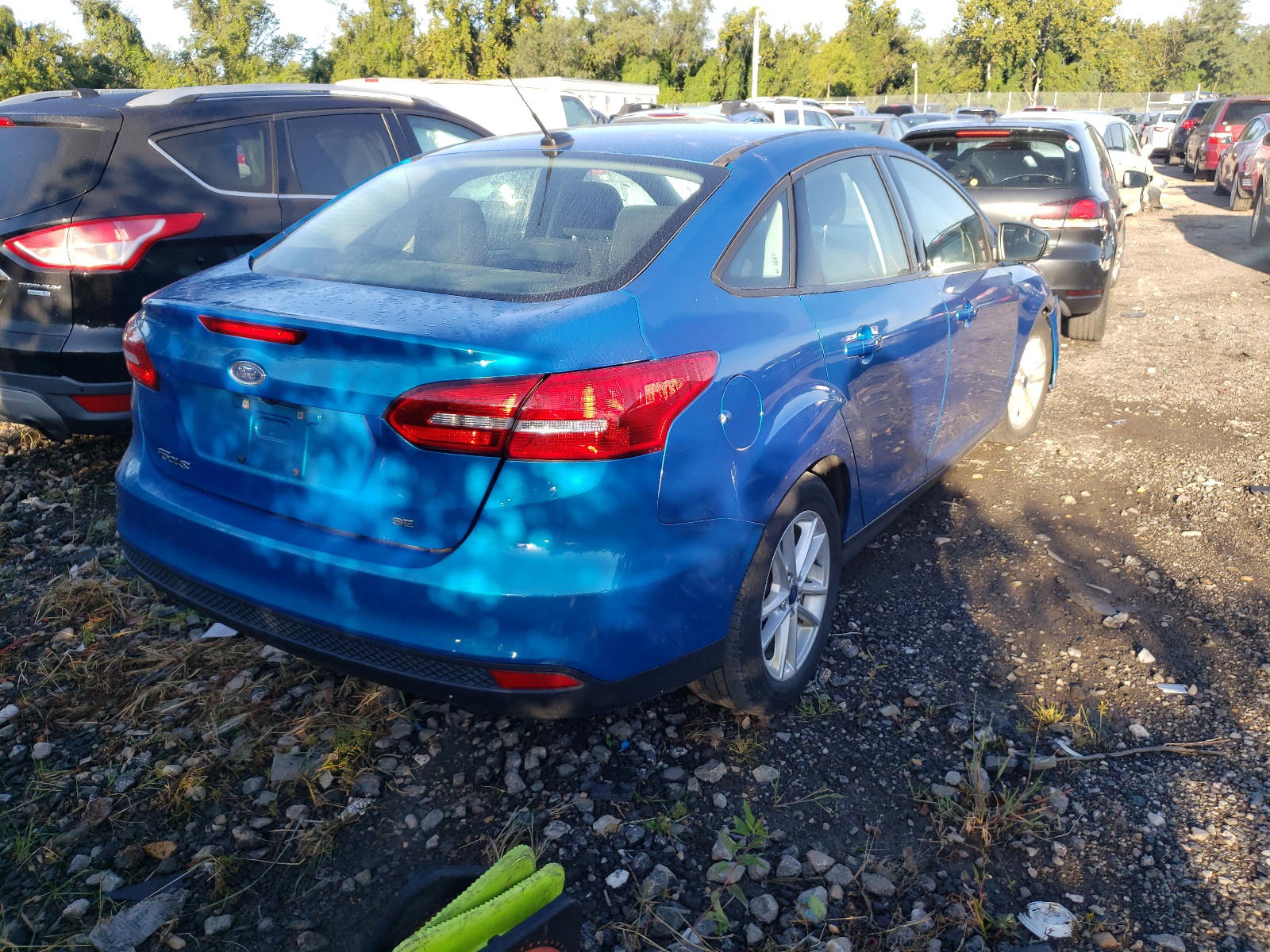 Photo 4 from auction – 2016 FORD FOCUS with VIN 1FADP3F2XGL371544