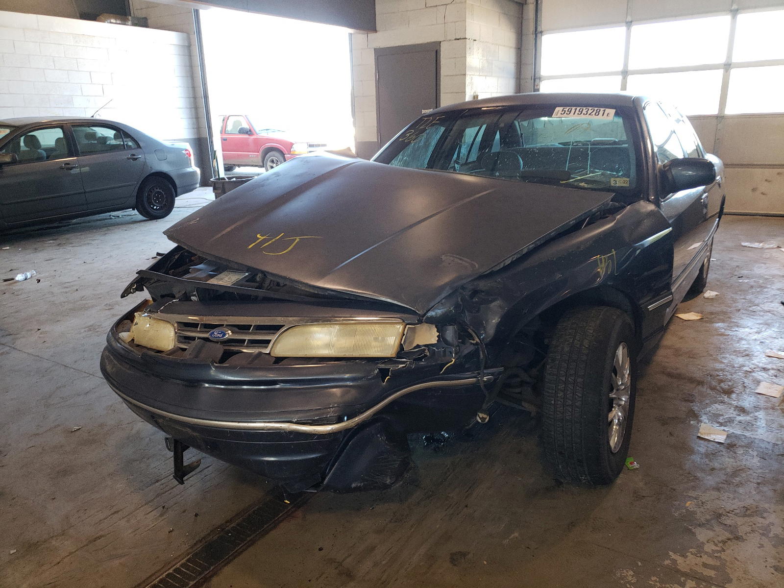 Photo 2 from auction – 1997 FORD CROWN VICT with VIN 2FALP73W8VX146226