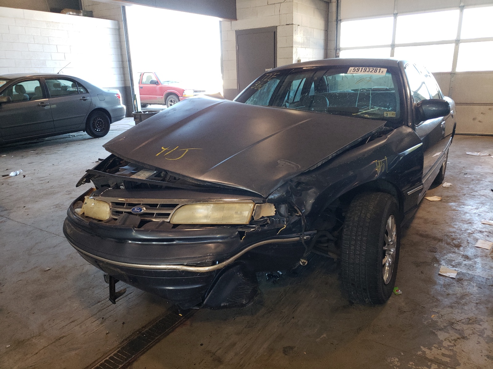 Zdjęcie 2 z aukcji – 1997 FORD CROWN VICT z VIN 2FALP73W8VX146226