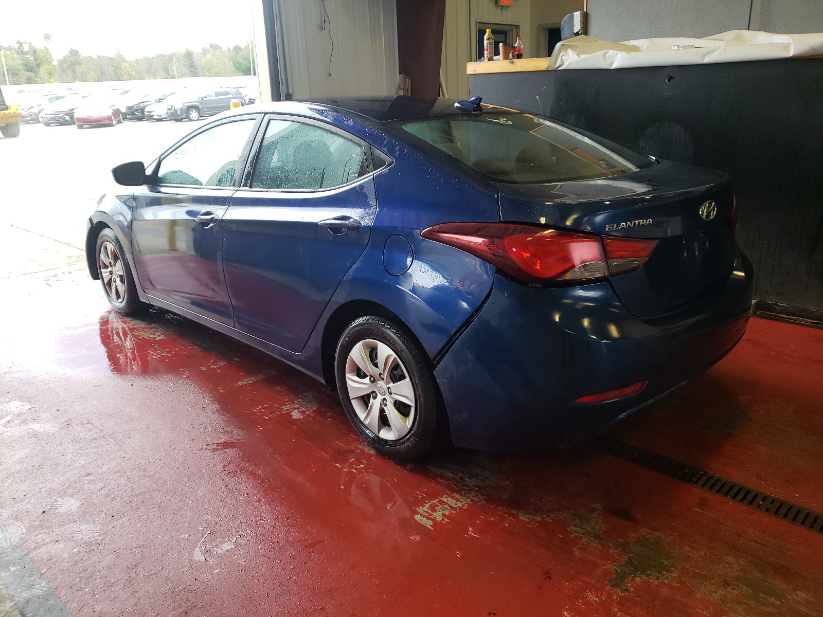 Photo 3 from auction – 2016 HYUNDAI ELANTRA SE with VIN 5NPDH4AE2GH773027