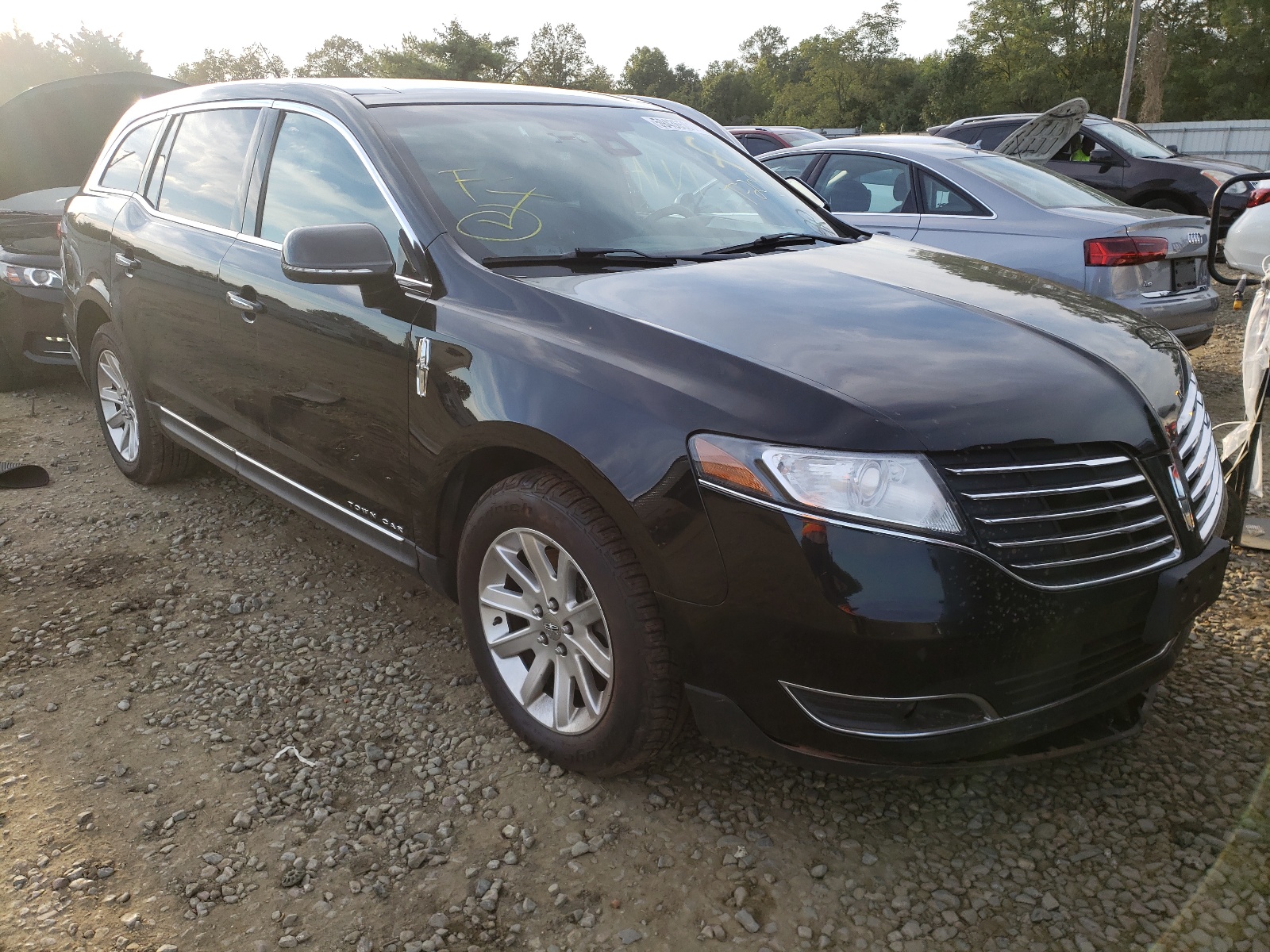 LINCOLN MKT 2017 with VIN 2LMHJ5NK1HBL01426 - Photo from auction
