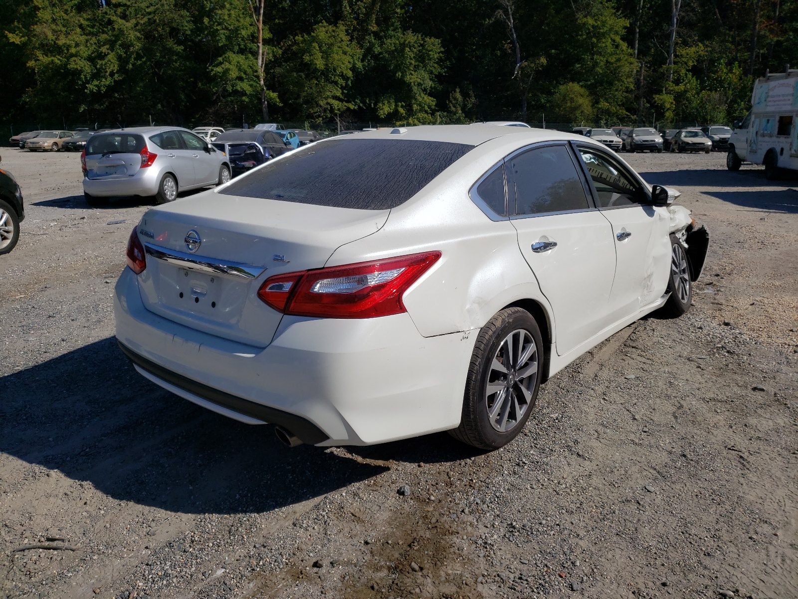 Photo 4 from auction – 2017 NISSAN ALTIMA 2.5 with VIN 1N4AL3AP4HC213008
