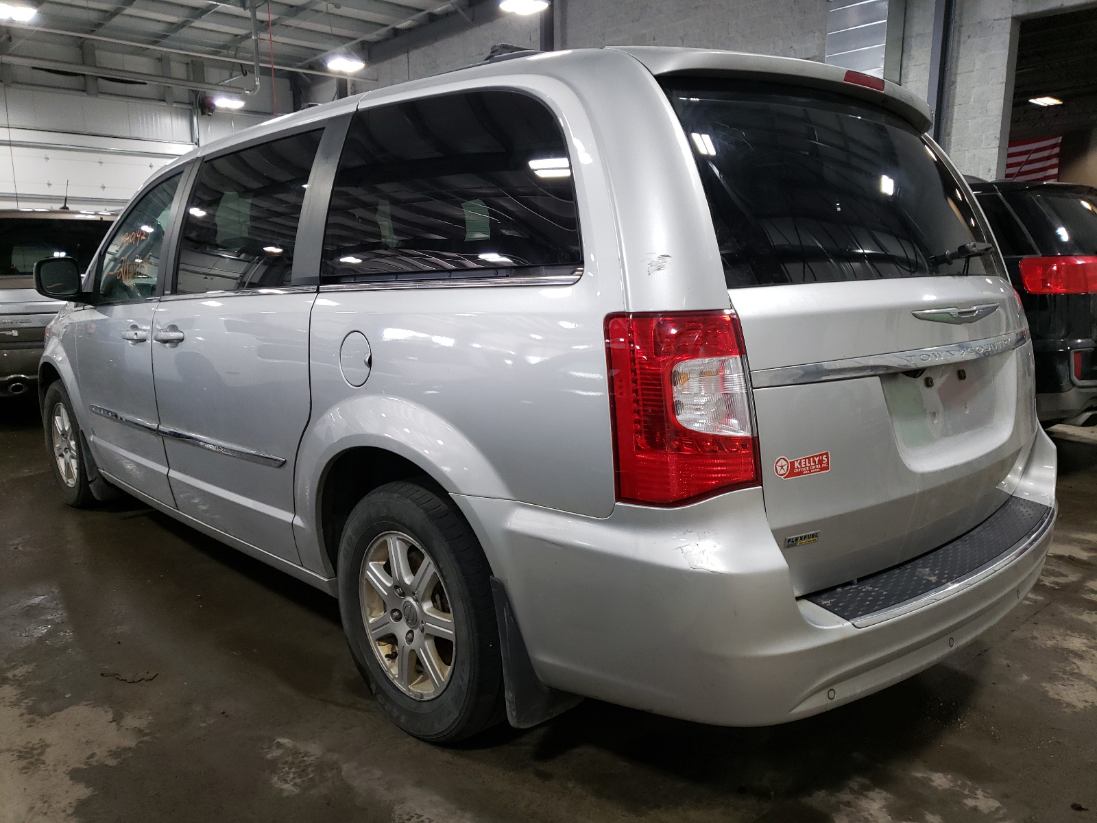 Photo 3 from auction – 2012 CHRYSLER TOWN & COU with VIN 2C4RC1CG8CR124475