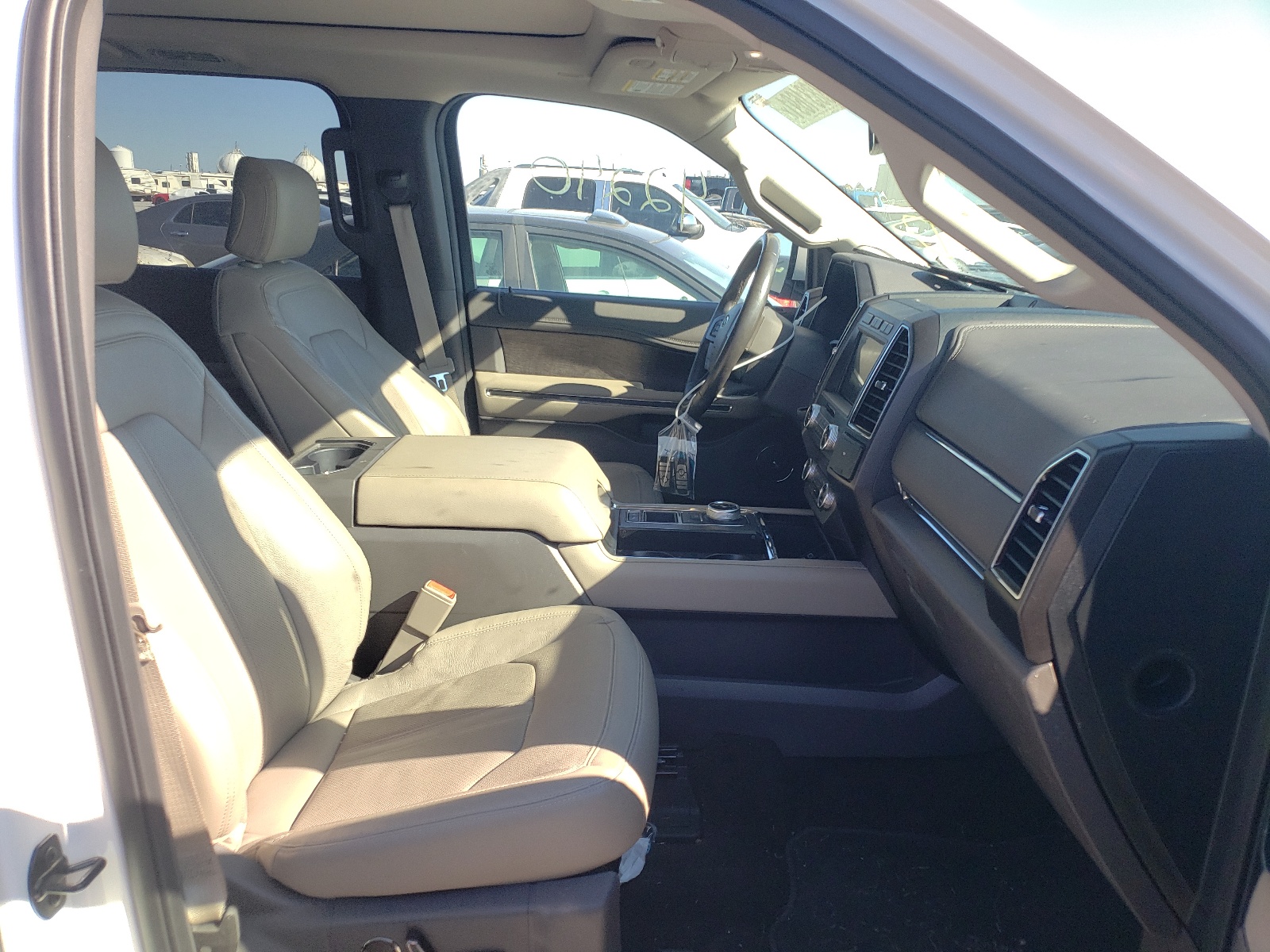 Photo 5 from auction – 2019 FORD EXPEDITION with VIN 1FMJK1KT0KEA64228