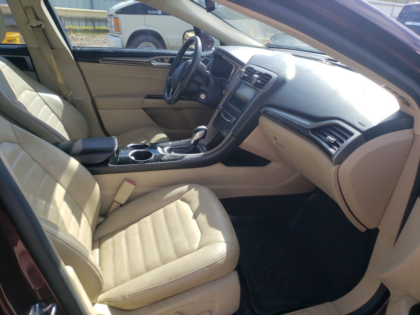 Photo 5 from auction – 2013 FORD FUSION SE with VIN 3FA6P0LU0DR240746
