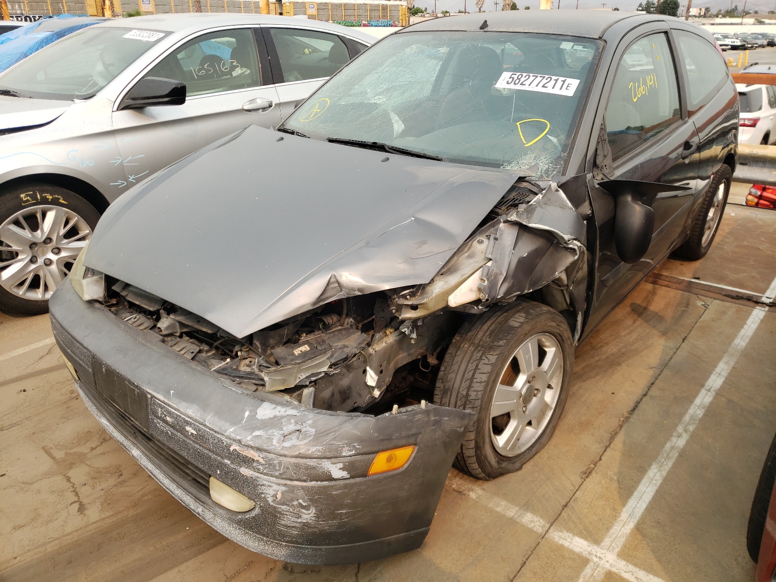 Photo 2 from auction – 2003 FORD FOCUS ZX3 with VIN 3FAFP31303R133075