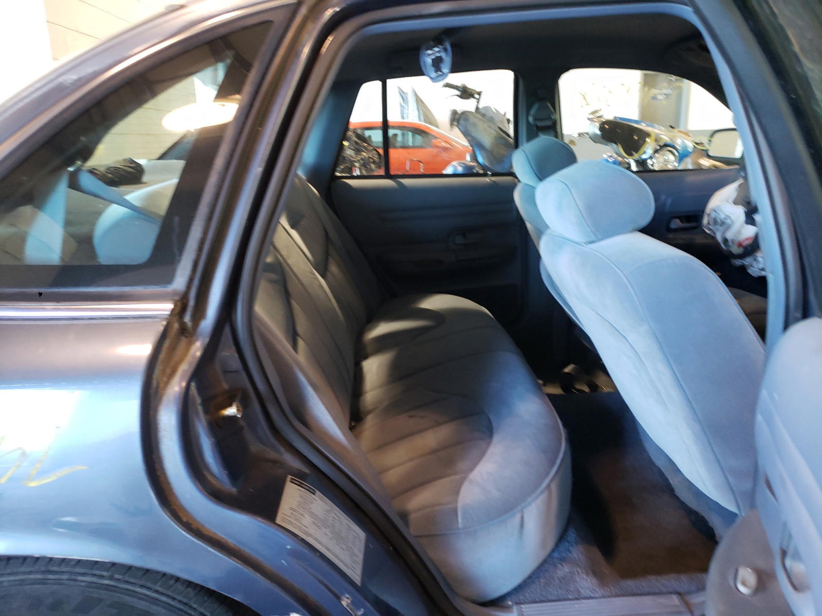 Photo 6 from auction – 1997 FORD CROWN VICT with VIN 2FALP73W8VX146226