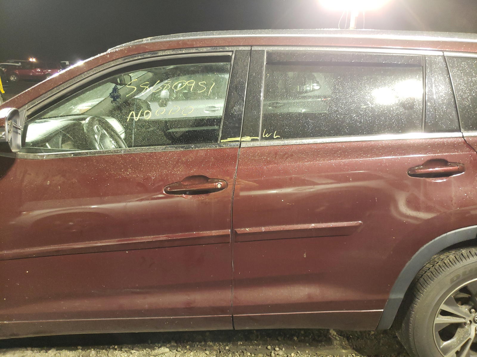 Photo 9 from auction – 2016 TOYOTA HIGHLANDER with VIN 5TDJKRFH6GS318180