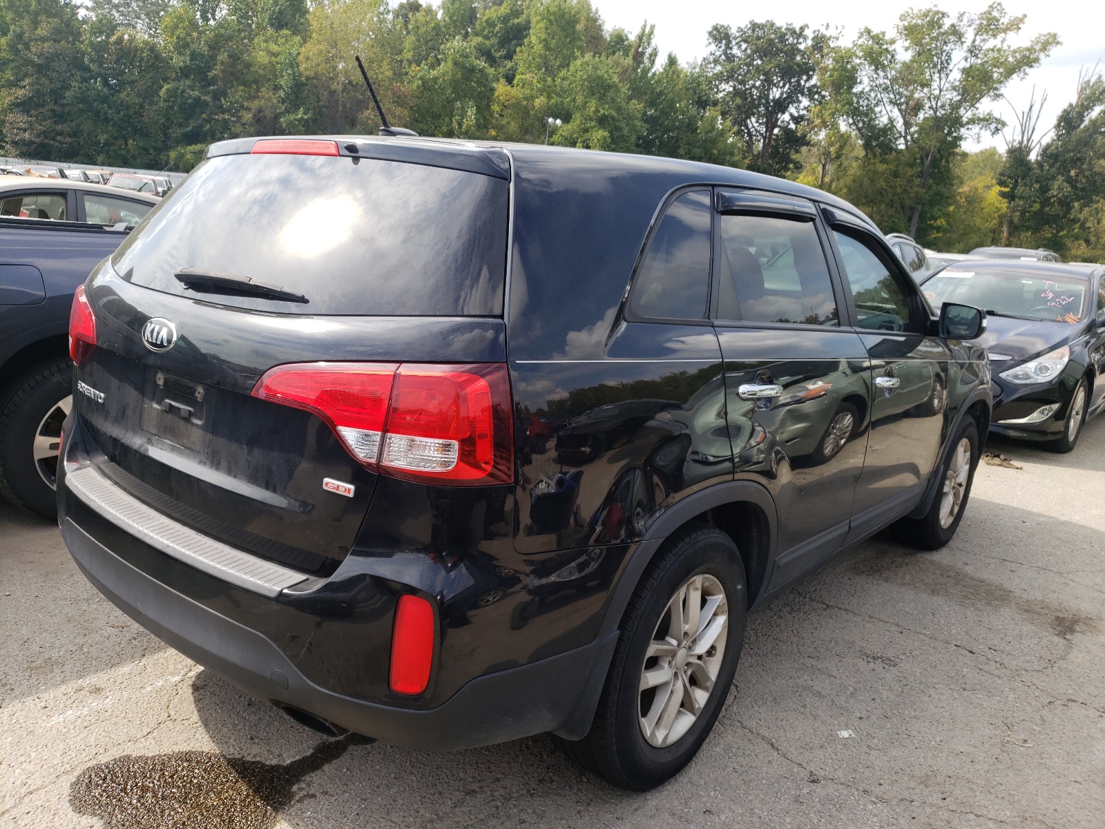 Photo 4 from auction – 2015 KIA SORENTO LX with VIN 5XYKT3A64FG582367