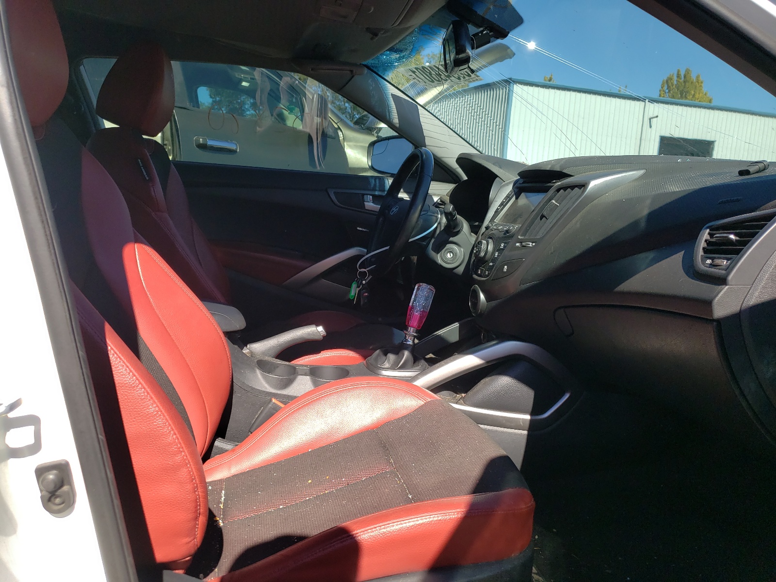 Photo 5 from auction – 2015 HYUNDAI VELOSTER T with VIN KMHTC6AE4FU231398
