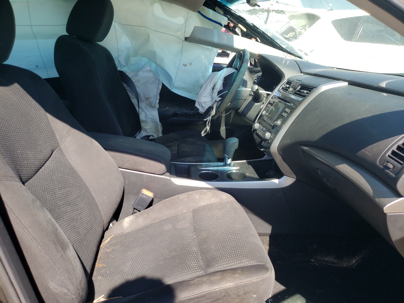 Photo 5 from auction – 2015 NISSAN ALTIMA 2.5 with VIN 1N4AL3AP8FC130808