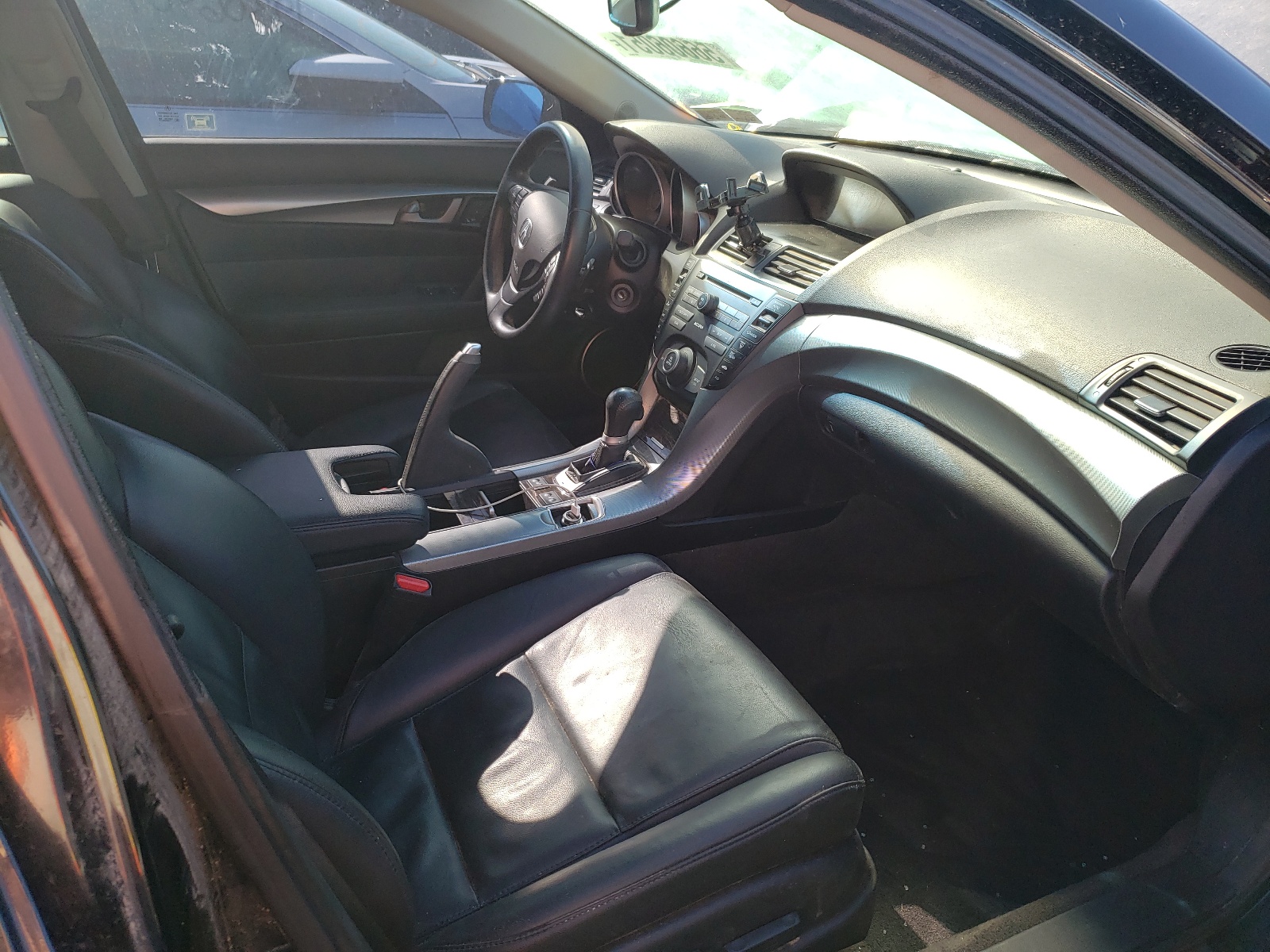 Photo 5 from auction – 2010 ACURA TL with VIN 19UUA8F20AA008490