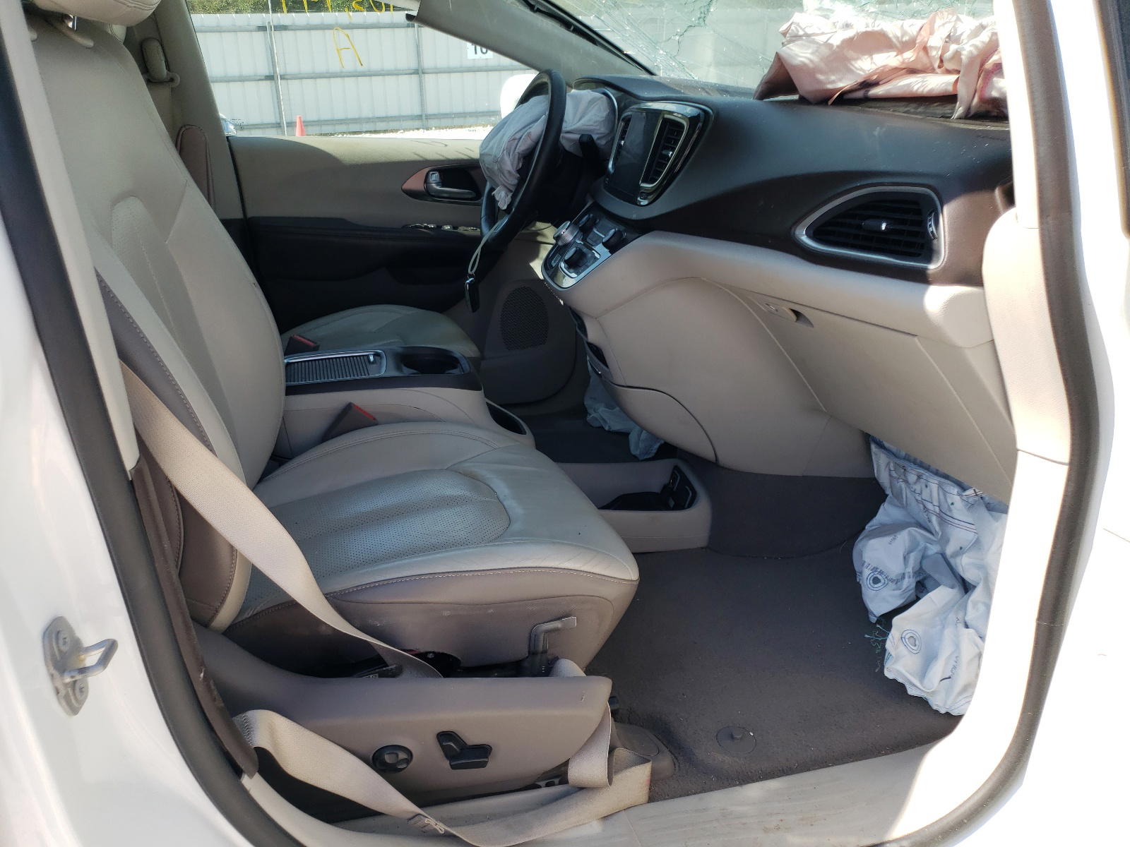 Photo 5 from auction – 2017 CHRYSLER PACIFICA T with VIN 2C4RC1EGXHR518466