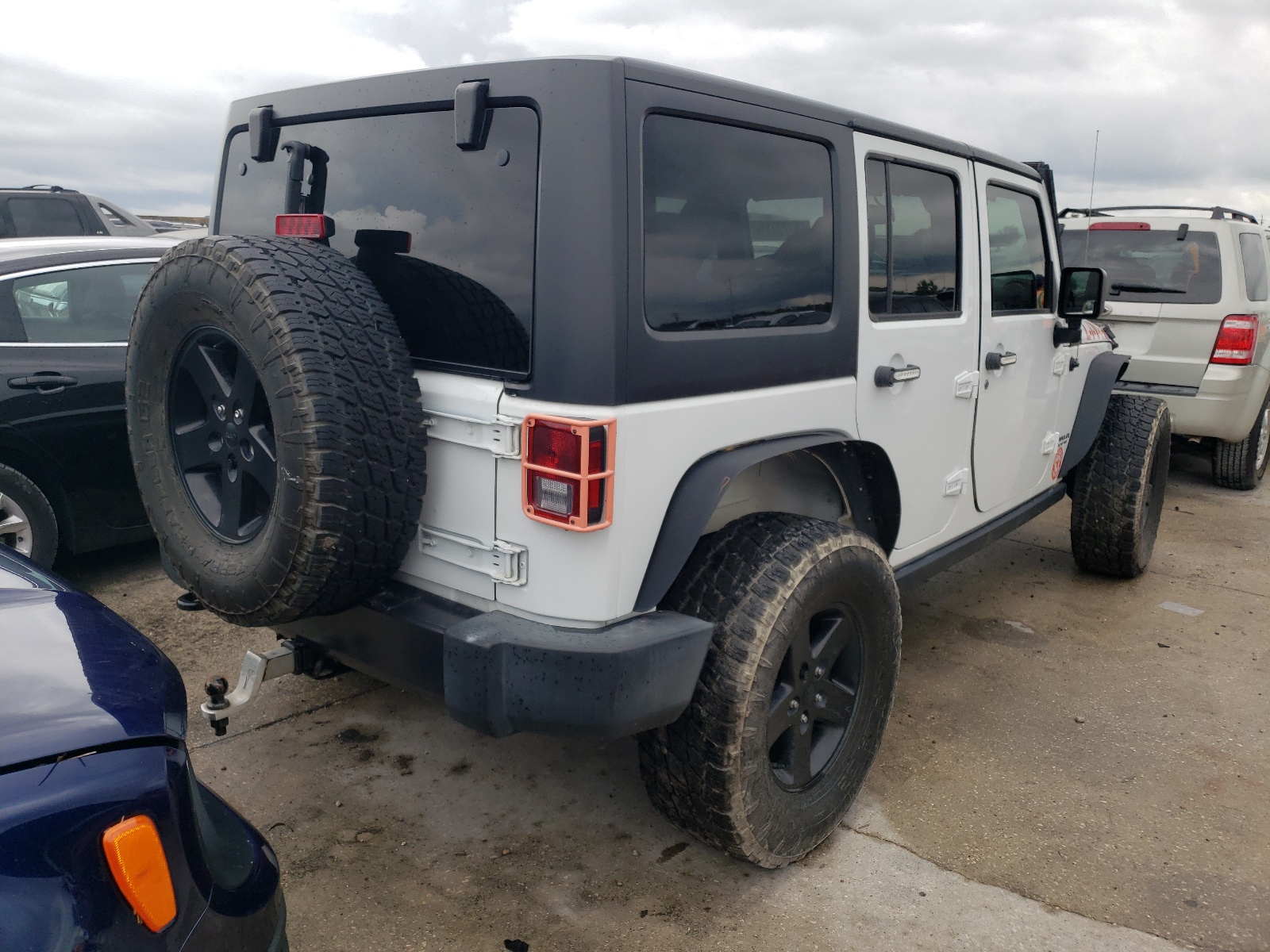 Photo 4 from auction – 2017 JEEP WRANGLER U with VIN 1C4BJWDGXHL624771